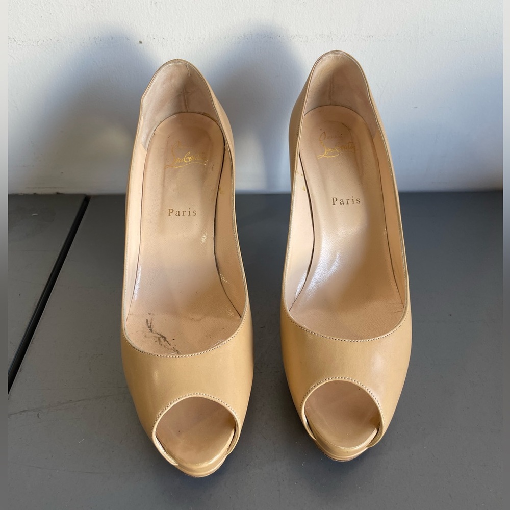 Christian Louboutin beige peep toe platform pumps heels size 10.5 / 40.5